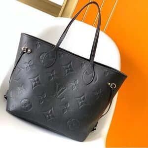 Louis Vuitton Neverfull MM/Medium Tote Bag with Pouch